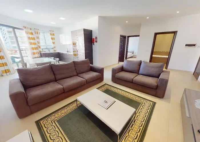 Spacious 2 Bedroom Apartment In Sliema