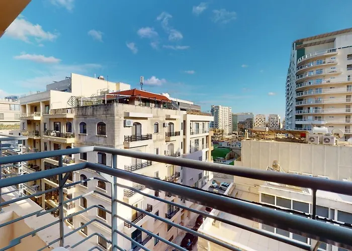 Spacious 2 Bedroom Apartment In Sliema