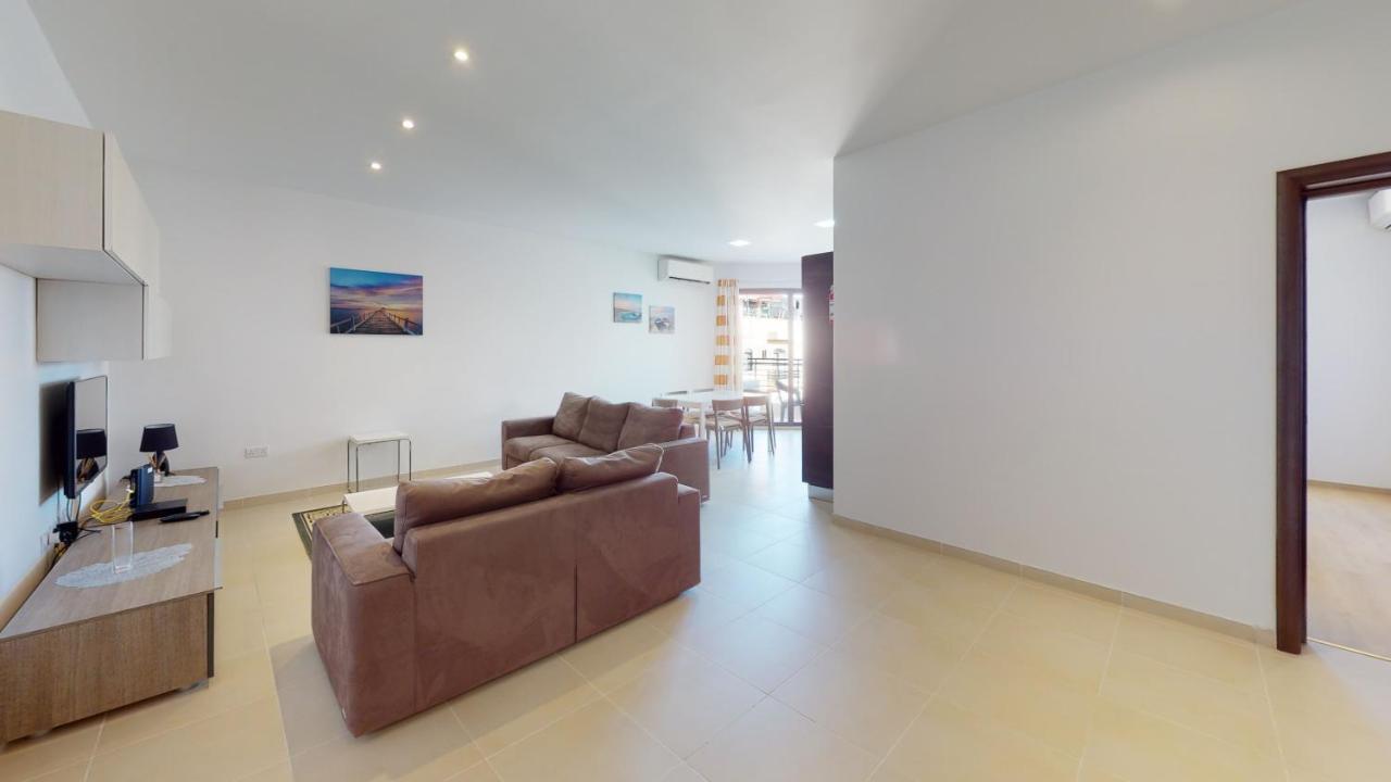 Spacious 2 Bedroom In *