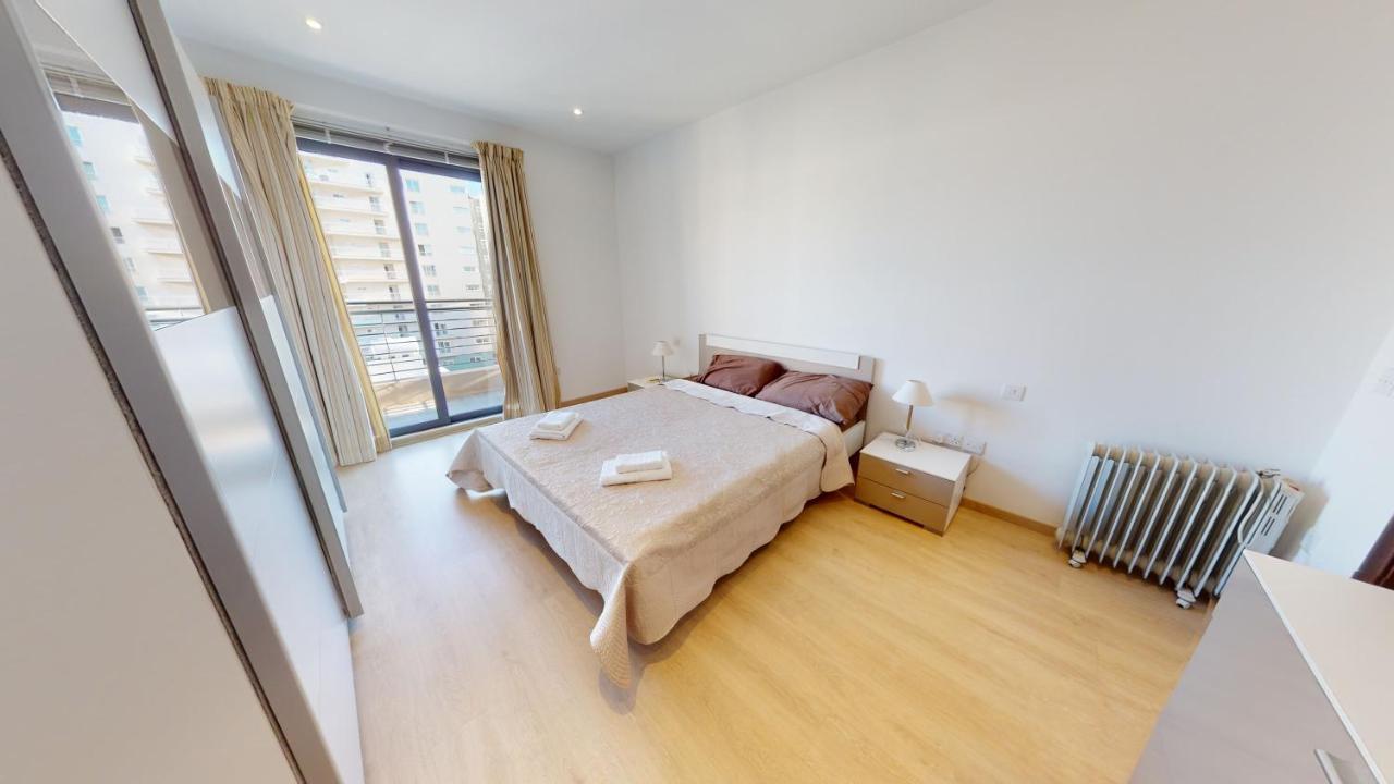 Spacious 2 Bedroom In *
