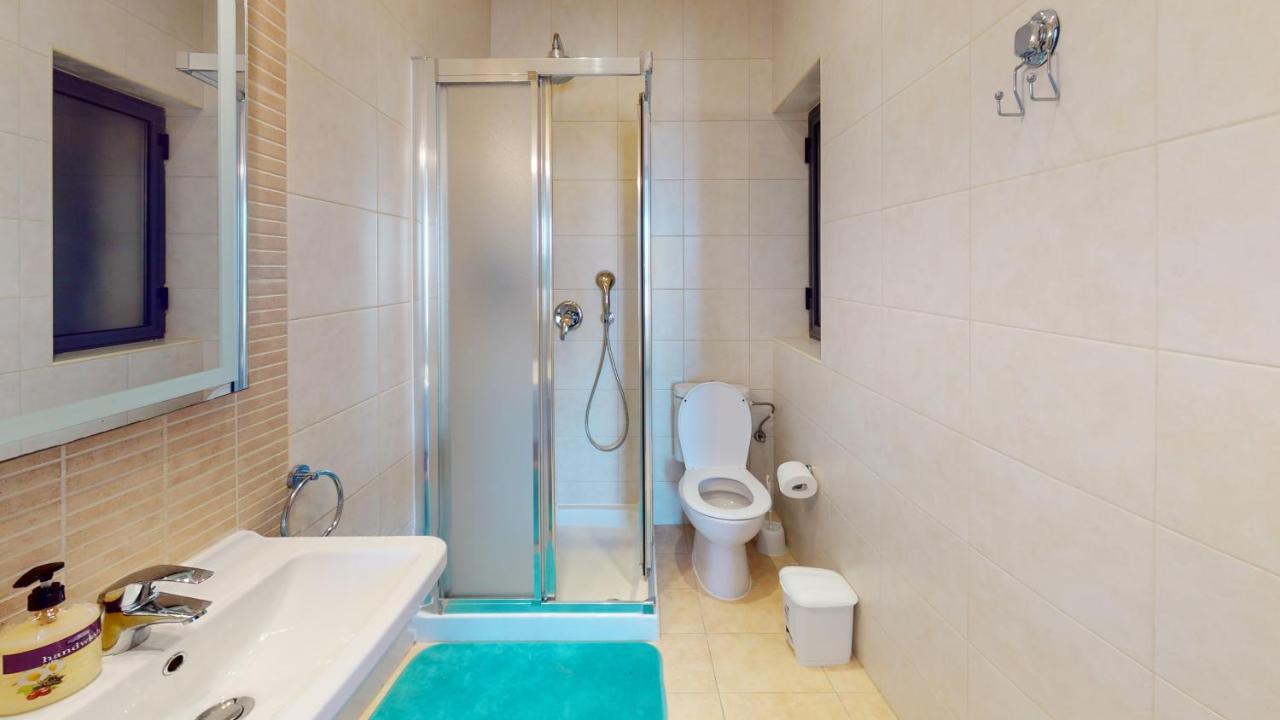 Spacious 2 Bedroom In *