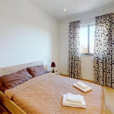 Spacious 2 Bedroom Apartment In Слима Экстерьер фото