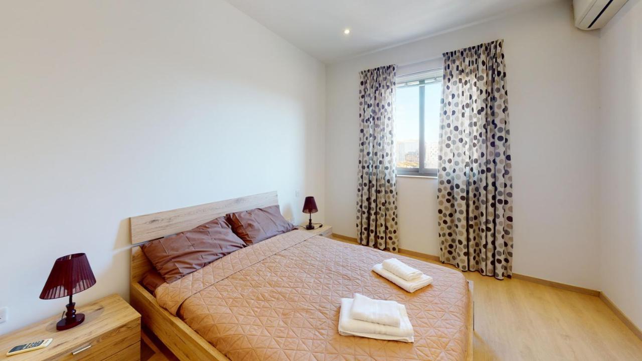 Spacious 2 Bedroom In * Sliema
